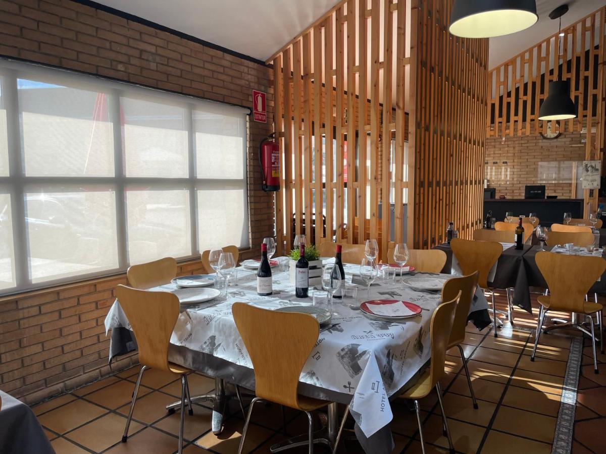 Hotel Aragon La Puebla De Alfinden Экстерьер фото